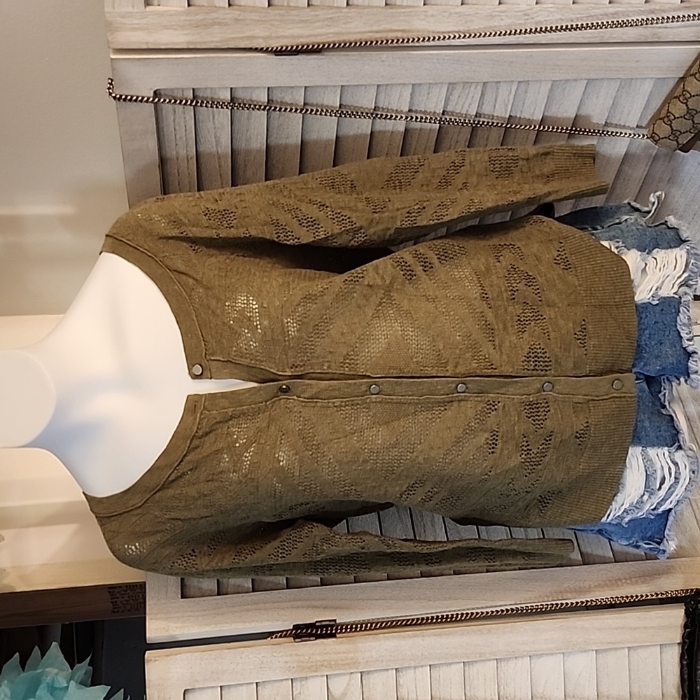 American Eagle brand cardigan sweater in olive 🫒 green